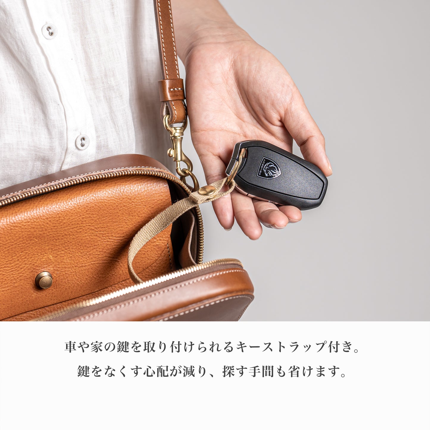 木型でかたちづくるレザーポシェット ブラック