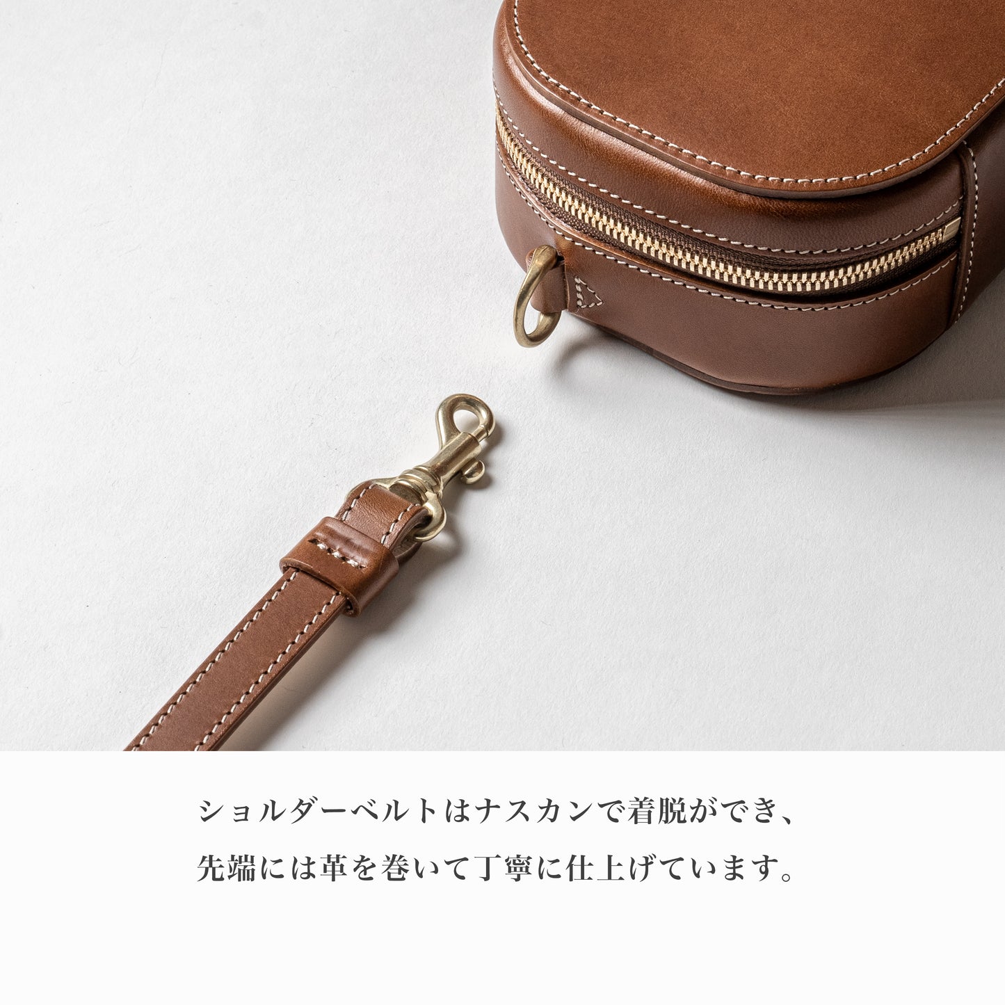 木型でかたちづくるレザーポシェット ブラック