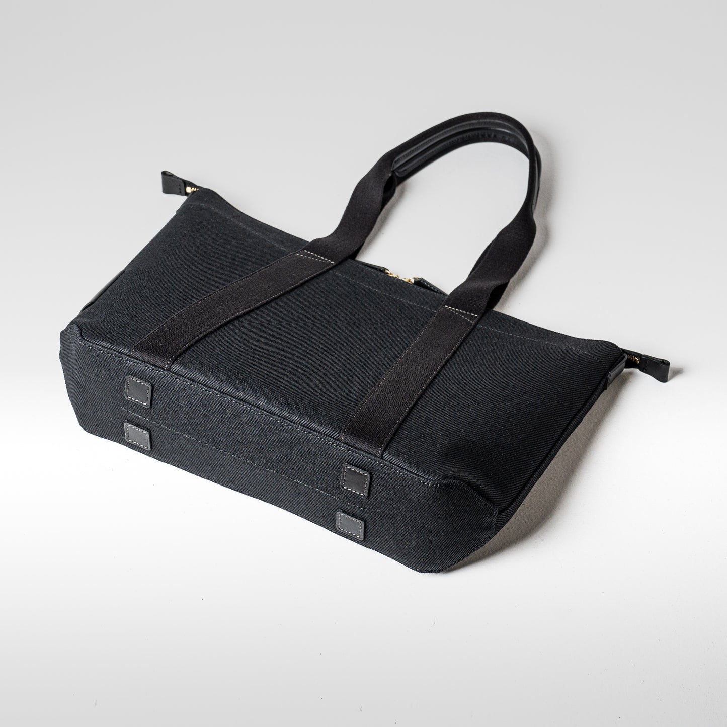 倉敷の綿麻帆布とヌメ革で仕立てた 丈夫で軽量なトートA4 <ブラック black>