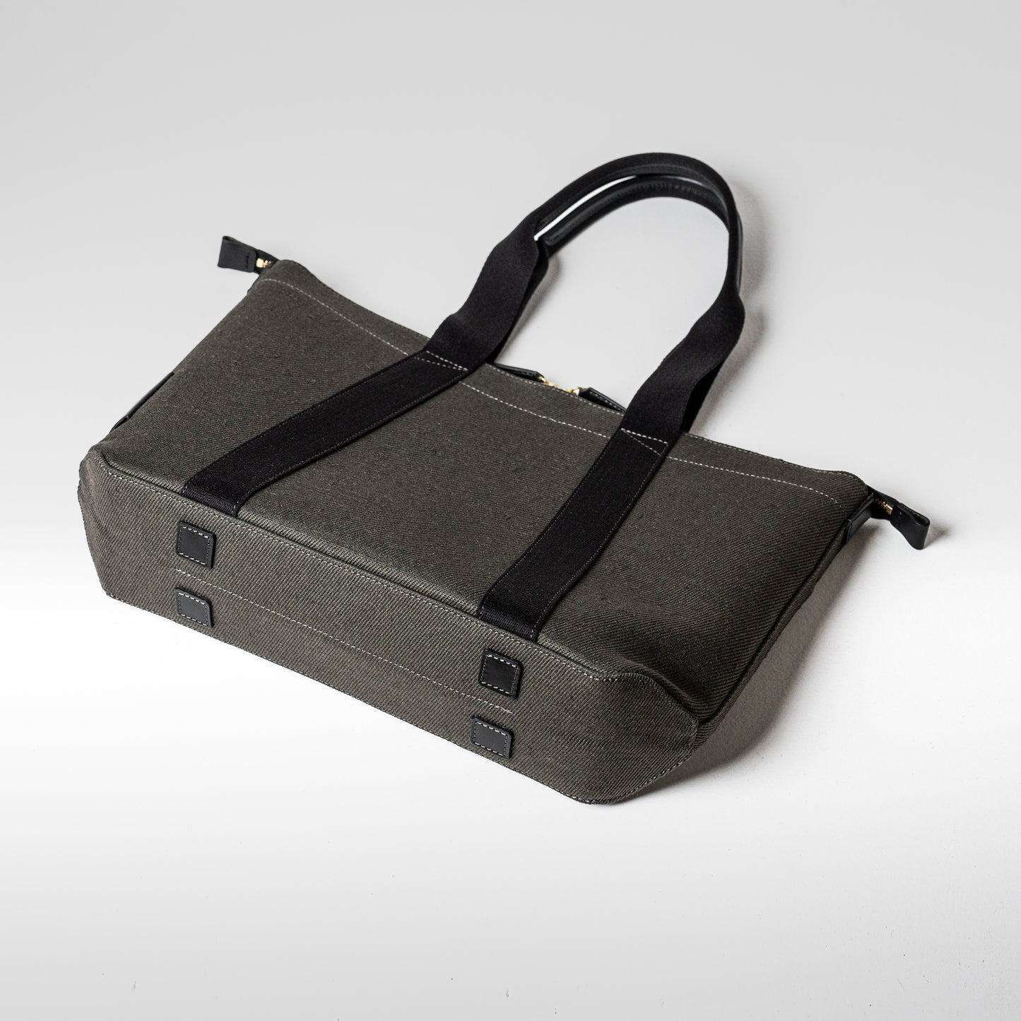 倉敷の綿麻帆布とヌメ革で仕立てた 丈夫で軽量なトートA4 <カーキ khaki>