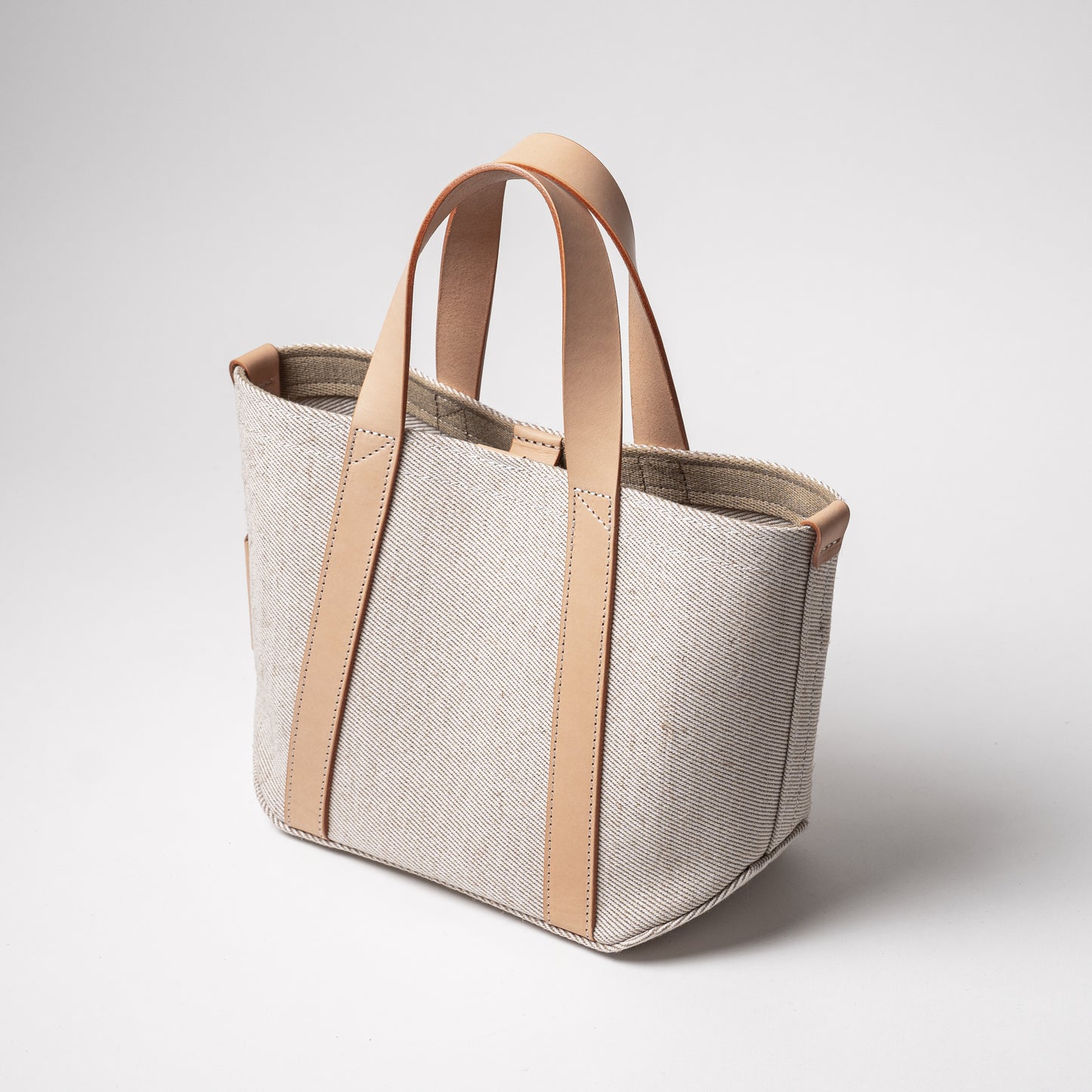 レザーハンドル 倉敷の綿麻帆布とヌメ革で仕立てた 丈夫な軽量トートS <生成り ecru>