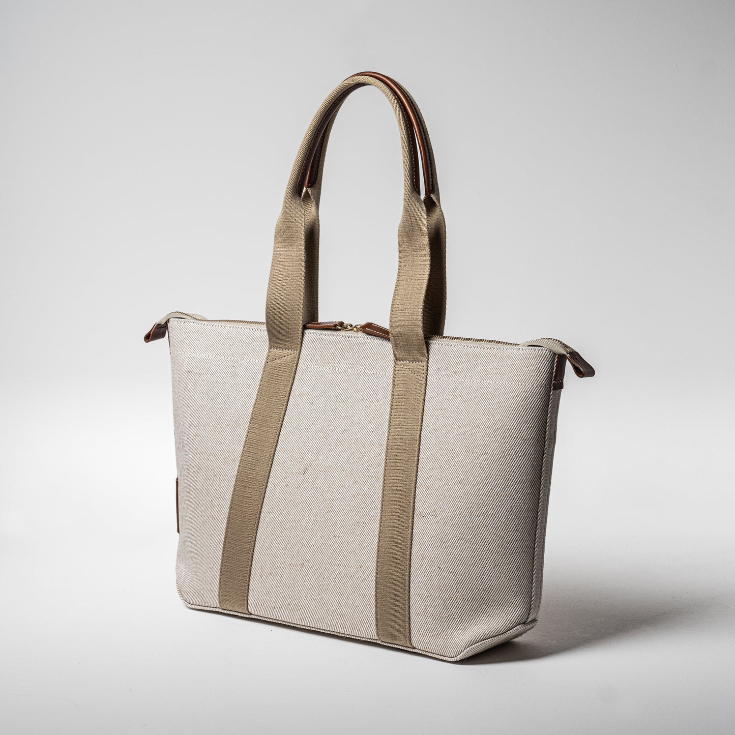 倉敷の綿麻帆布とヌメ革で仕立てた 丈夫で軽量なトートA4 <生成り ecru>