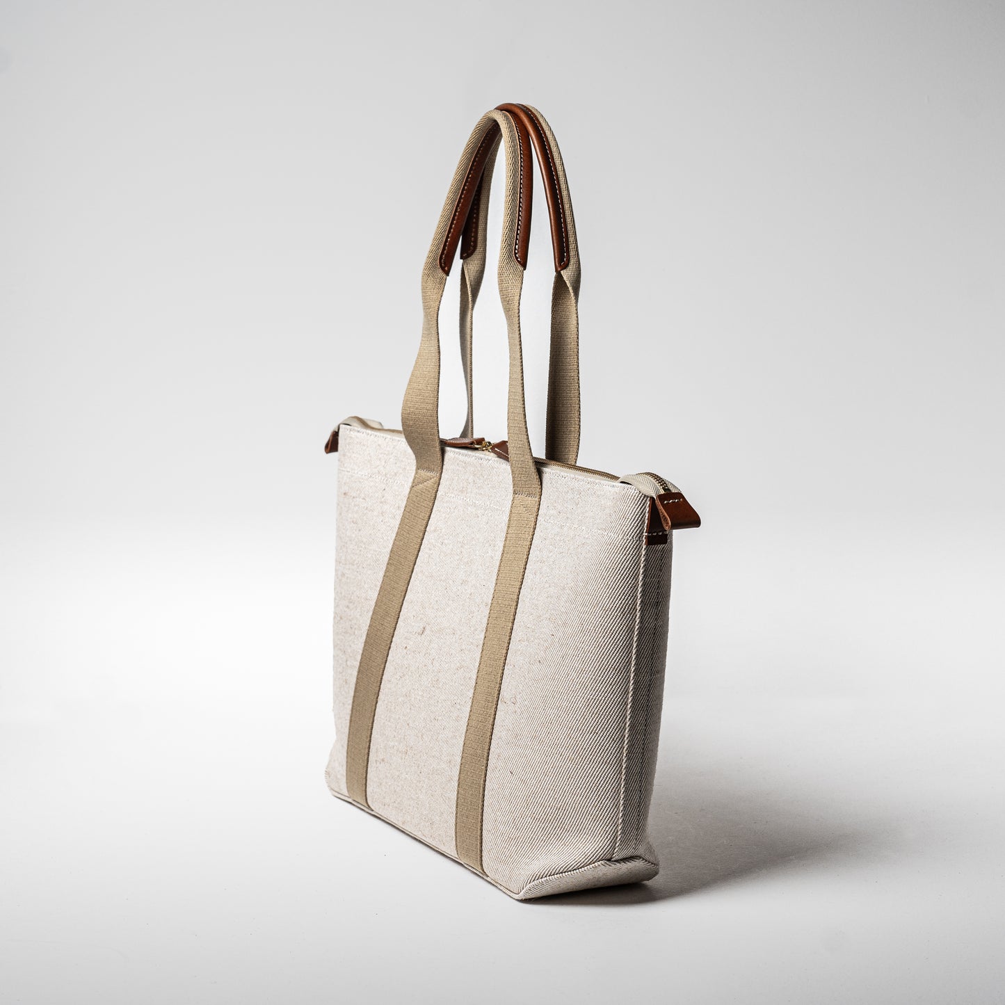 倉敷の綿麻帆布とヌメ革で仕立てた 丈夫で軽量なトートA4 <生成り ecru>
