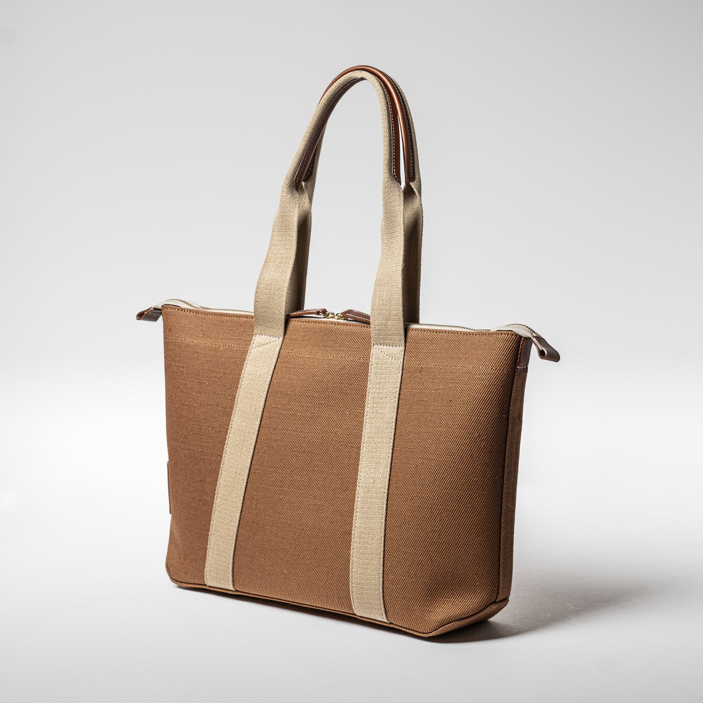 倉敷の綿麻帆布とヌメ革で仕立てた 丈夫で軽量なトートA4 <キャメル camel>