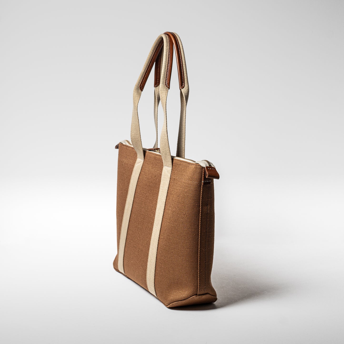 倉敷の綿麻帆布とヌメ革で仕立てた 丈夫で軽量なトートA4 <キャメル camel>