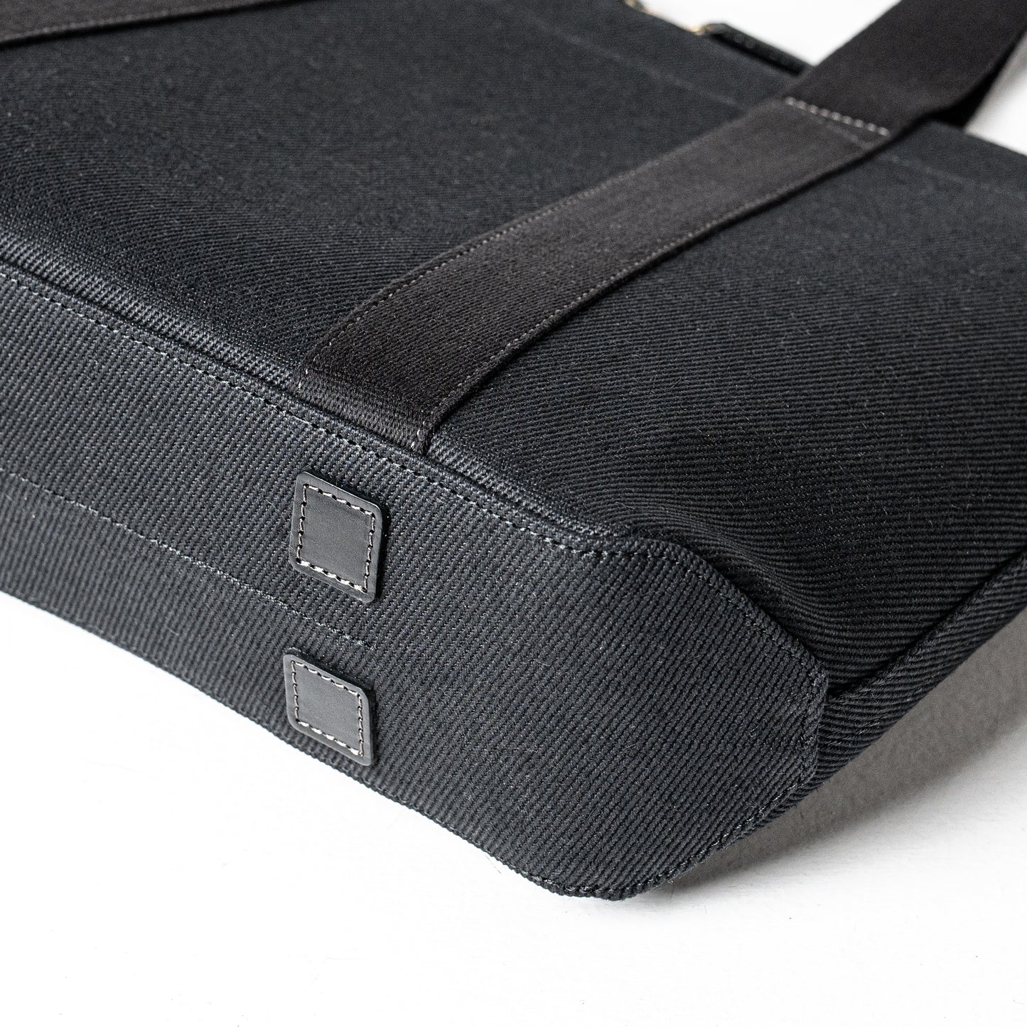 倉敷の綿麻帆布とヌメ革で仕立てた 丈夫で軽量なトートA4 <ブラック black>