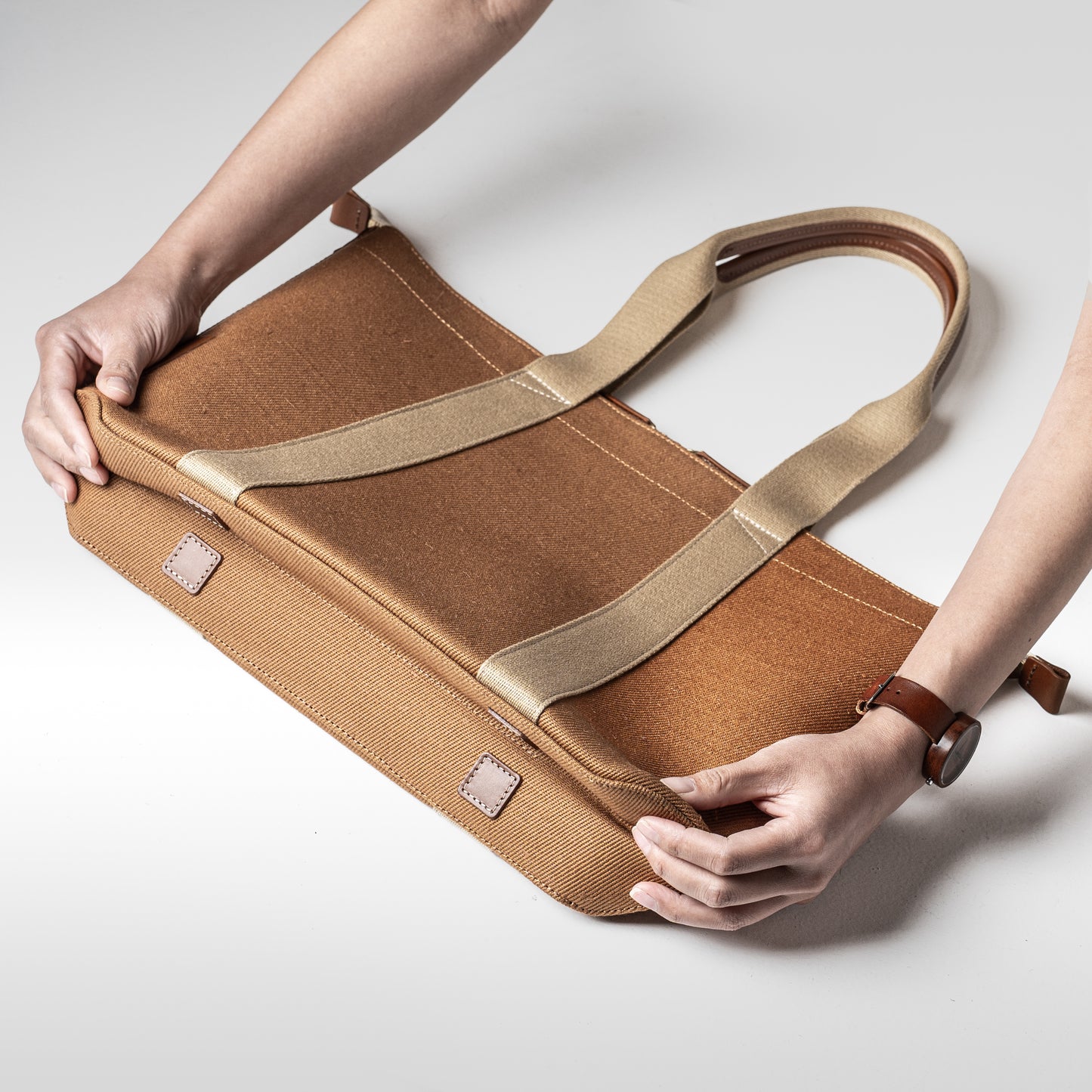 倉敷の綿麻帆布とヌメ革で仕立てた 丈夫で軽量なトートA4 <キャメル camel>