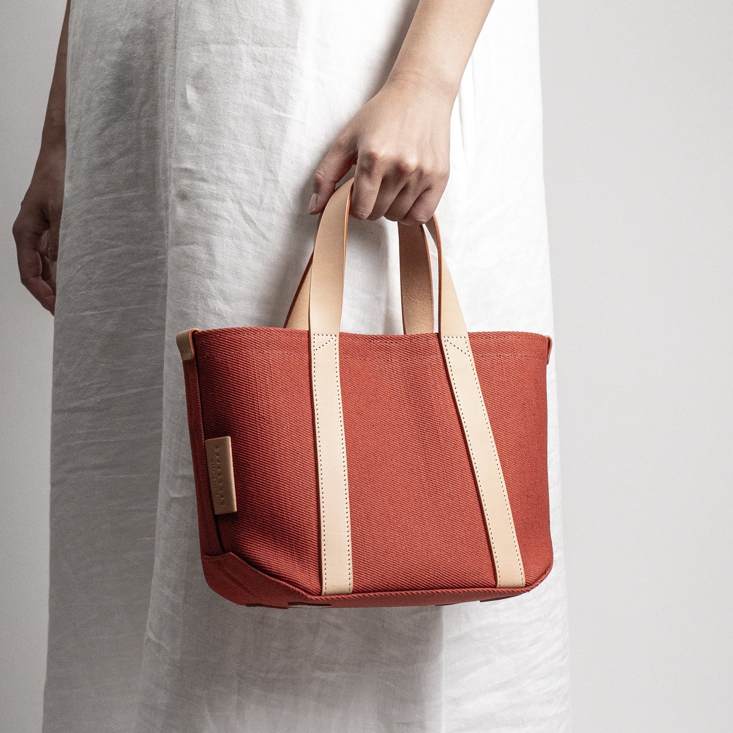 レザーハンドル 倉敷の綿麻帆布とヌメ革で仕立てた 丈夫な軽量トートS <テラコッタ terra cotta>