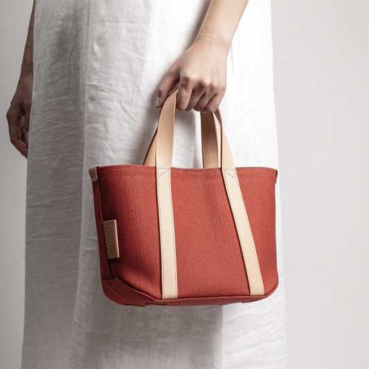 レザーハンドル 倉敷の綿麻帆布とヌメ革で仕立てた 丈夫な軽量トートS <テラコッタ terra cotta>