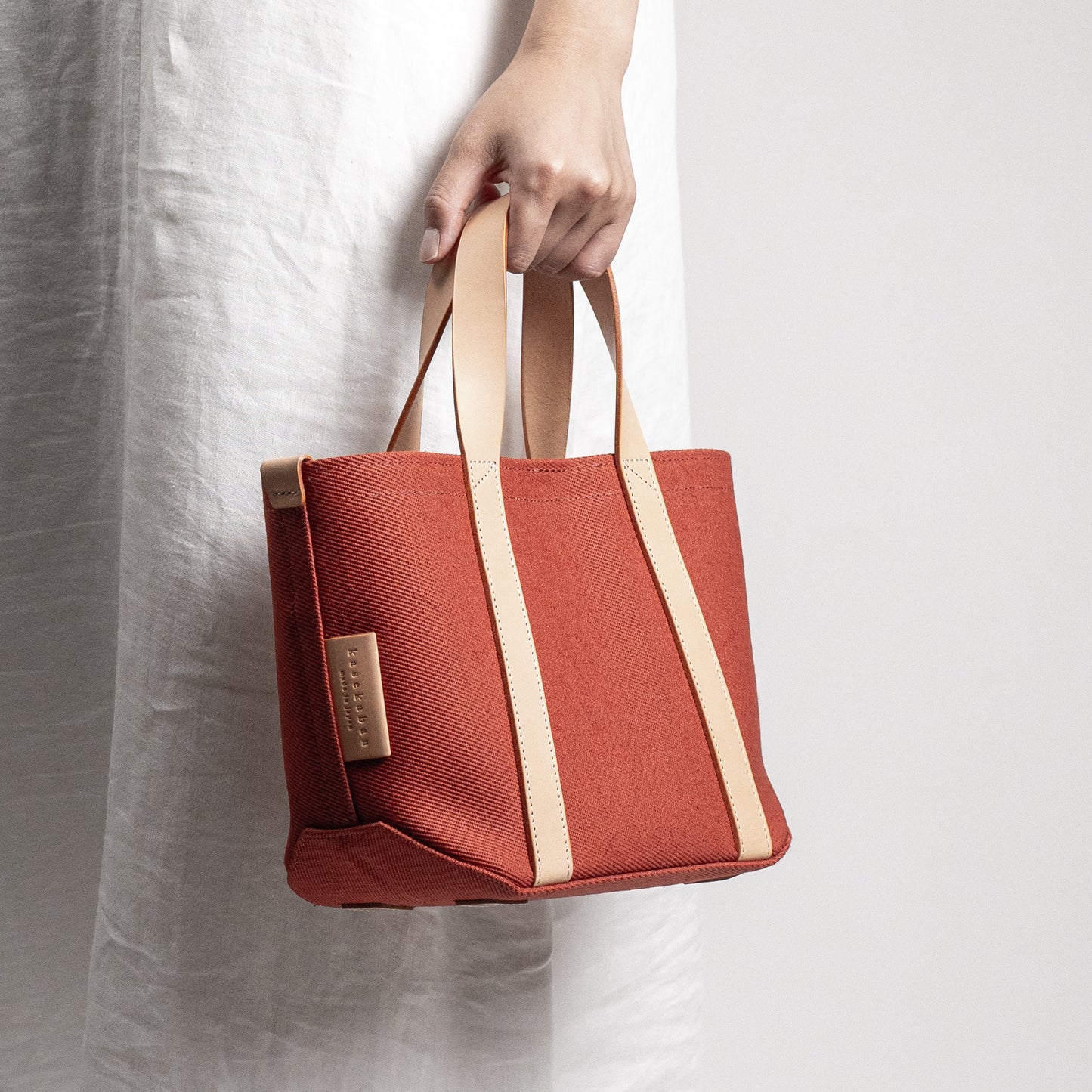 レザーハンドル 倉敷の綿麻帆布とヌメ革で仕立てた 丈夫な軽量トートS <テラコッタ terra cotta>