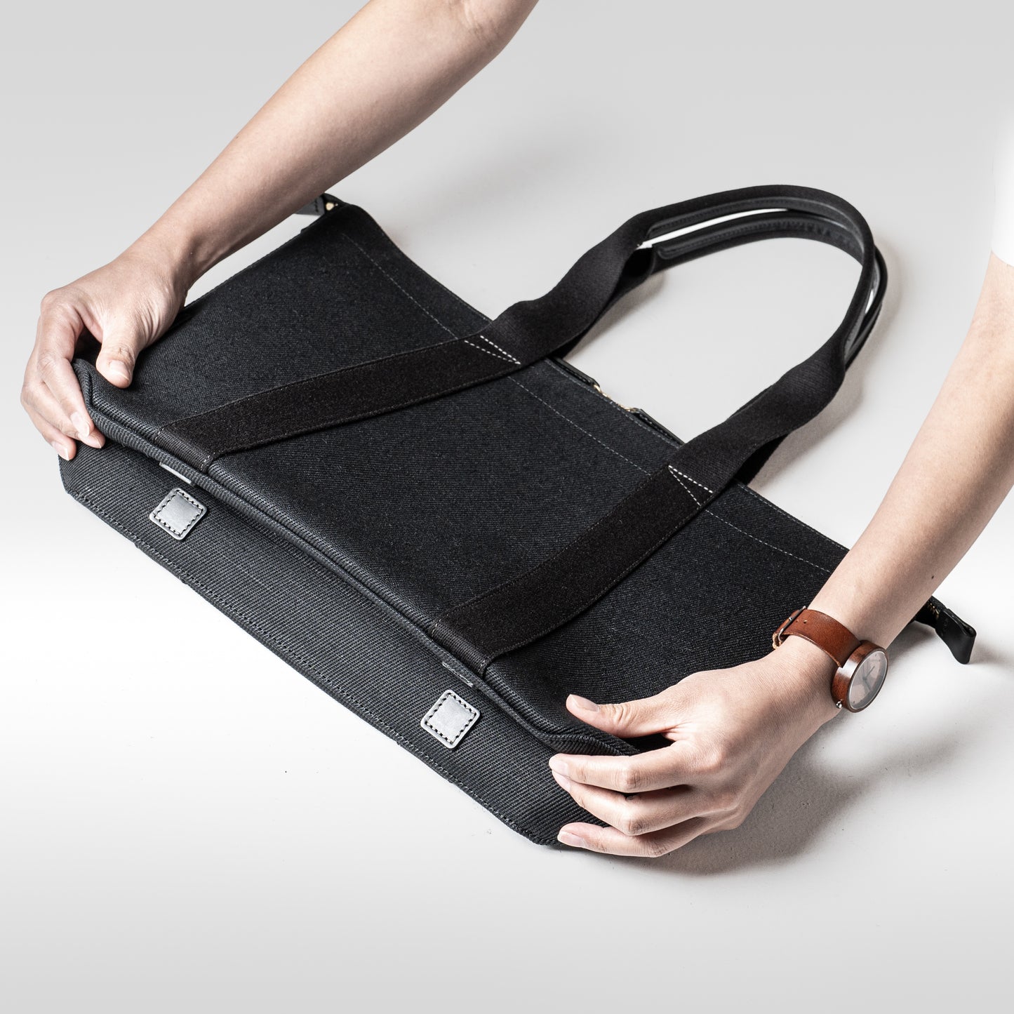 倉敷の綿麻帆布とヌメ革で仕立てた 丈夫で軽量なトートA4 <ブラック black>