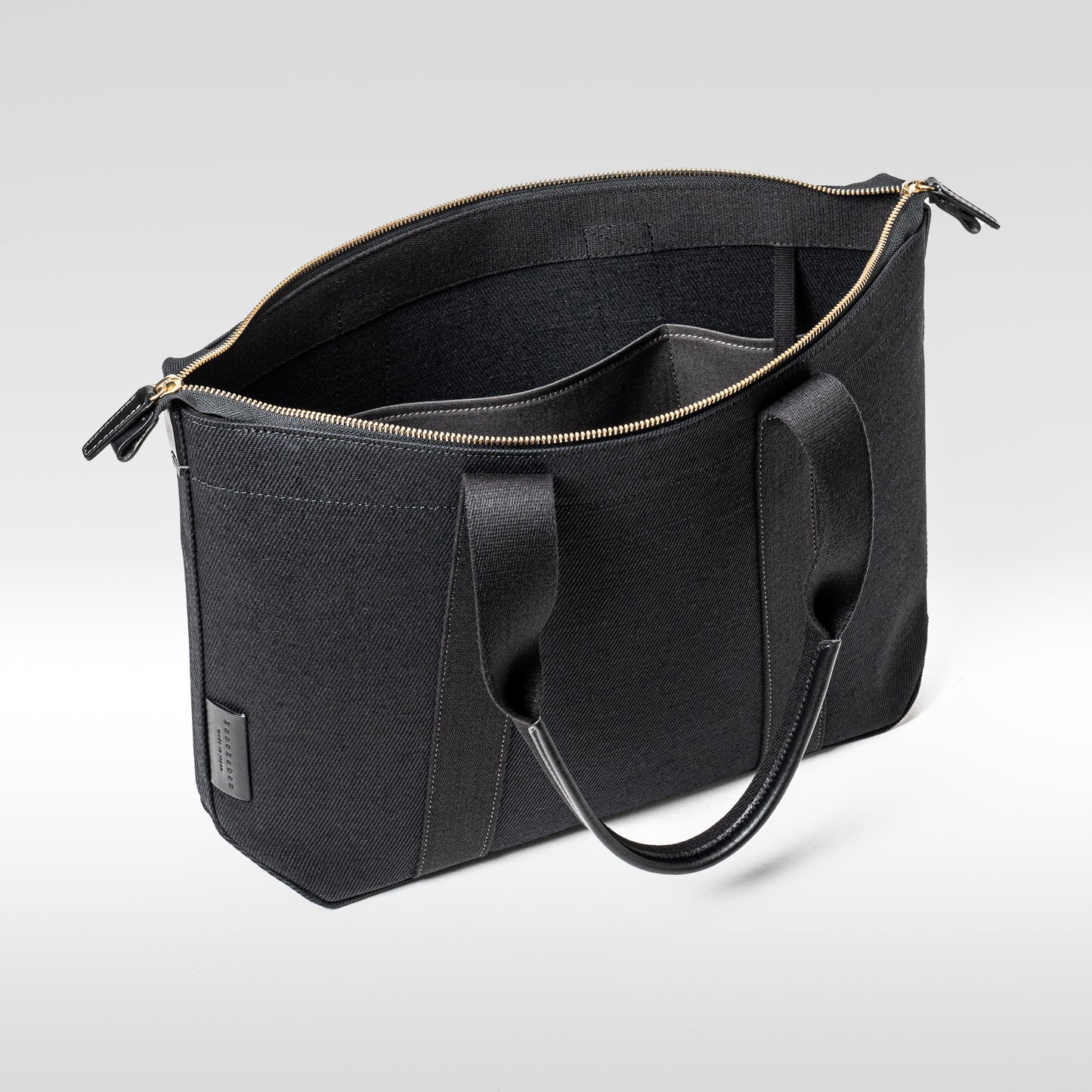 倉敷の綿麻帆布とヌメ革で仕立てた 丈夫で軽量なトートA4 <ブラック black>