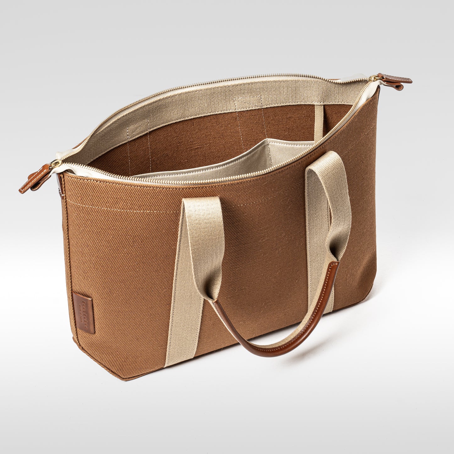 倉敷の綿麻帆布とヌメ革で仕立てた 丈夫で軽量なトートA4 <キャメル camel>