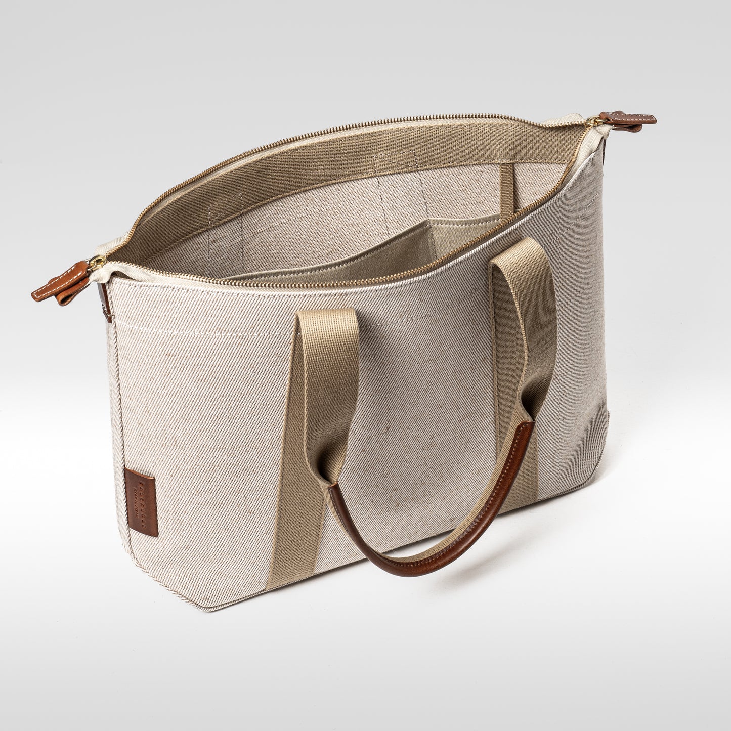 倉敷の綿麻帆布とヌメ革で仕立てた 丈夫で軽量なトートA4 <生成り ecru>