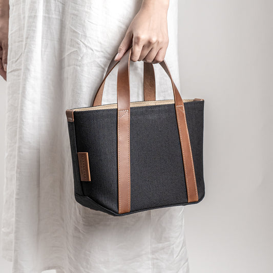<2サイズ>レザーハンドル 倉敷の綿麻帆布とヌメ革で仕立てた 丈夫で軽量なトート <ブラック black>
