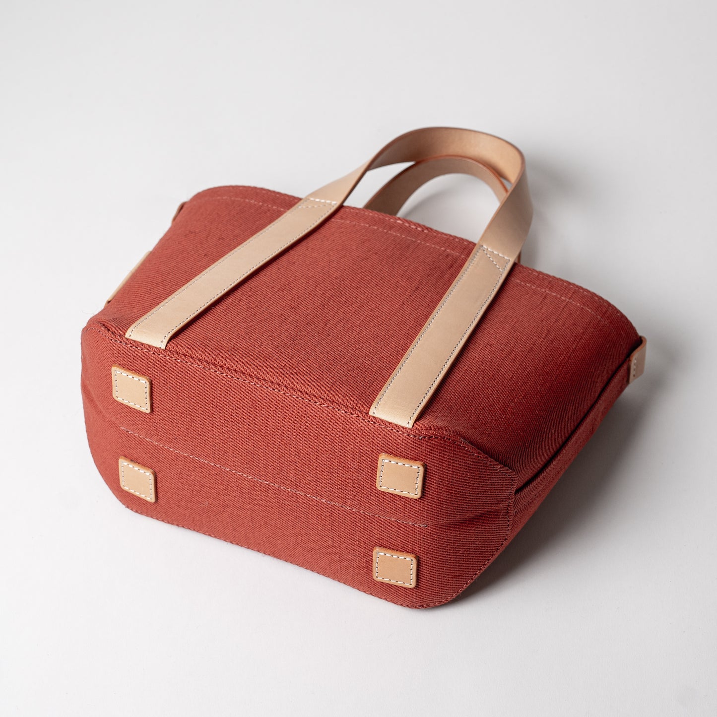 レザーハンドル 倉敷の綿麻帆布とヌメ革で仕立てた 丈夫な軽量トートS <テラコッタ terra cotta>