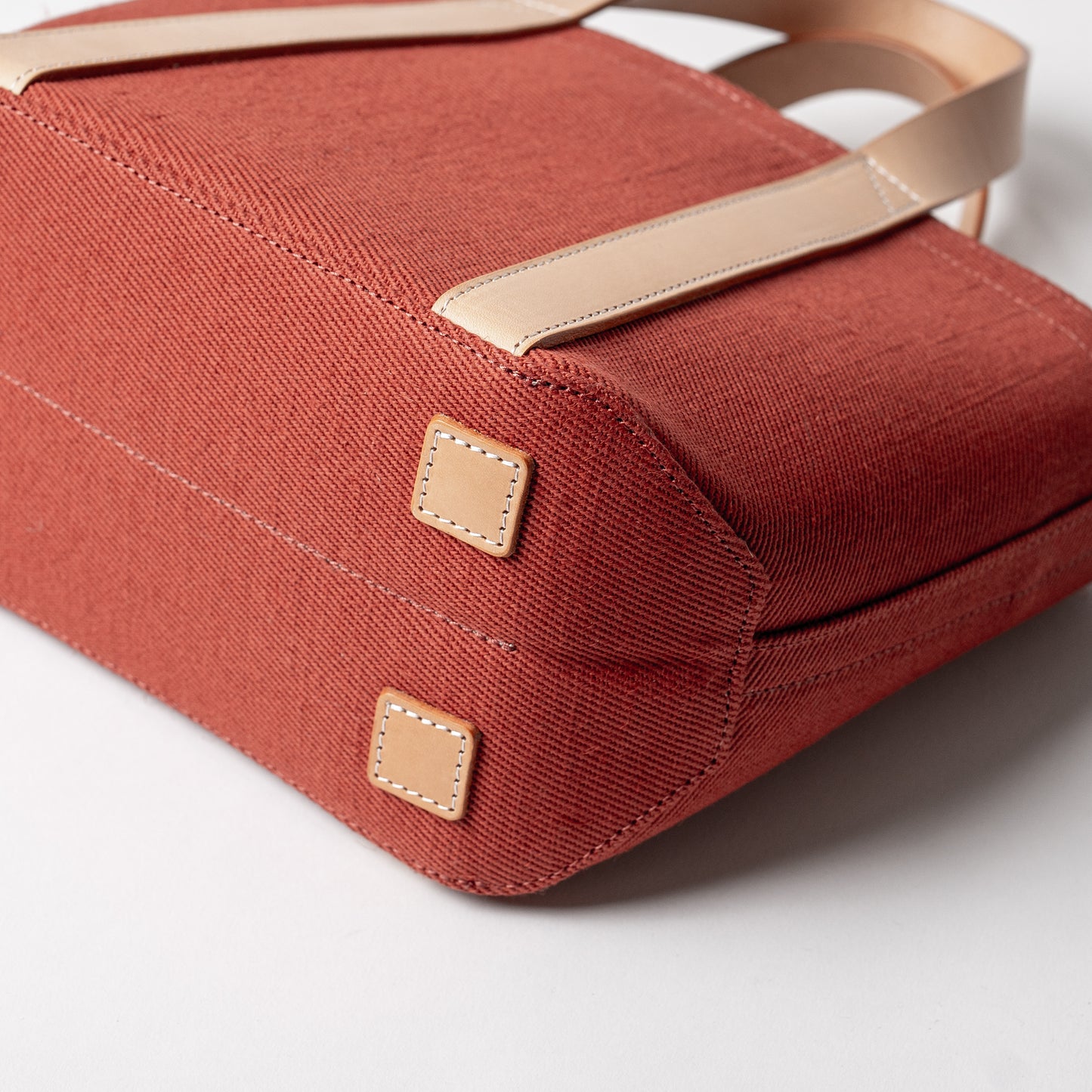 レザーハンドル 倉敷の綿麻帆布とヌメ革で仕立てた 丈夫な軽量トートS <テラコッタ terra cotta>