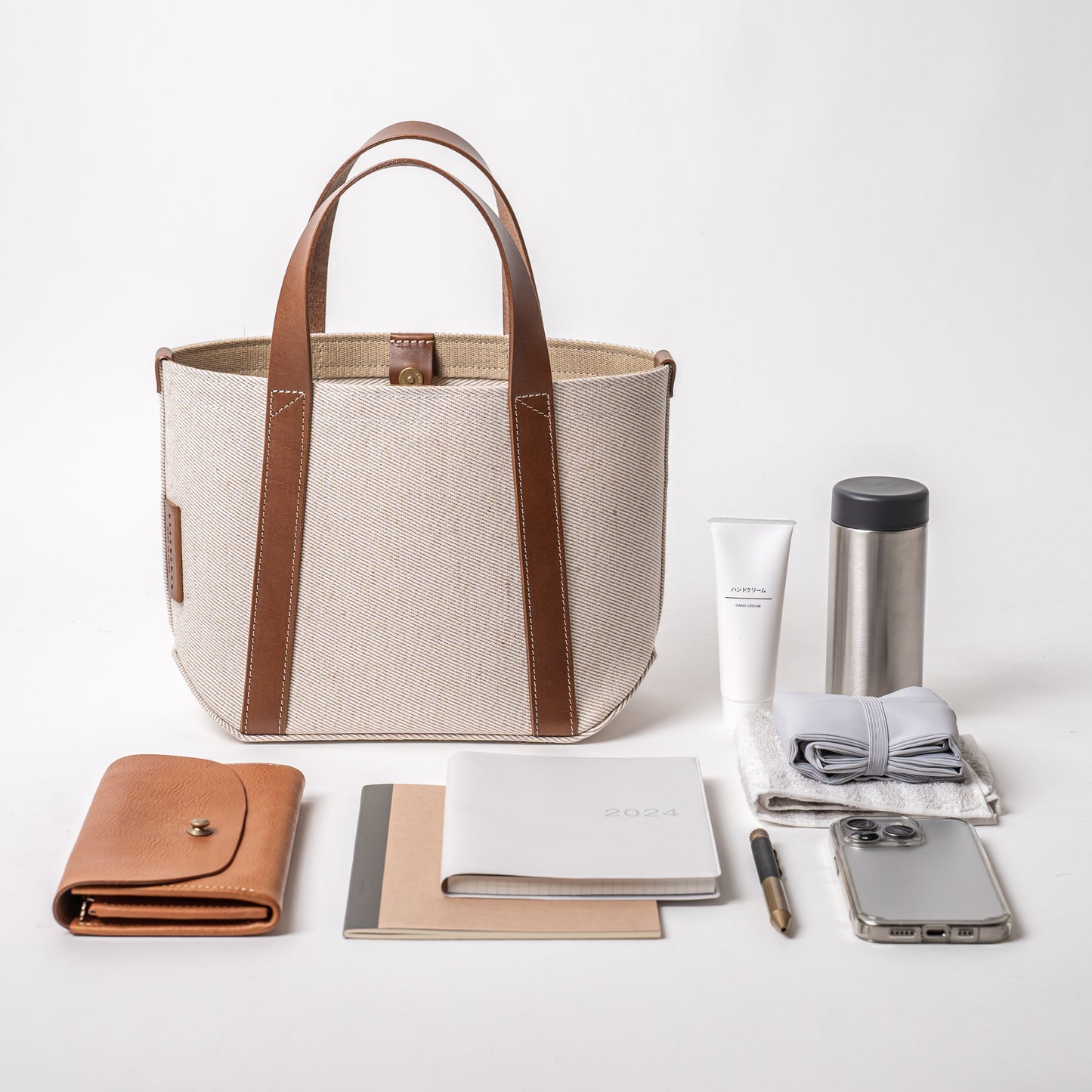 <2サイズ>レザーハンドル 倉敷の綿麻帆布とヌメ革で仕立てた 丈夫で軽量なトート <生成り ecru>