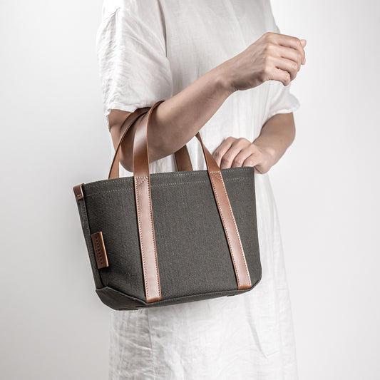 <2サイズ>レザーハンドル 倉敷の綿麻帆布とヌメ革で仕立てた 丈夫で軽量なトート<カーキ khaki>