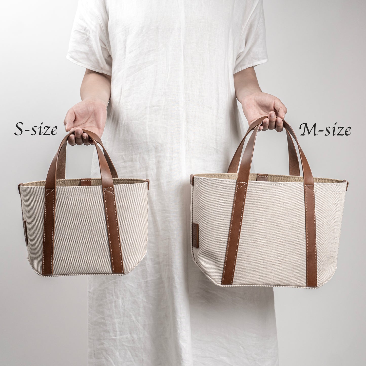 <2サイズ>レザーハンドル 倉敷の綿麻帆布とヌメ革で仕立てた 丈夫で軽量なトート <生成り ecru>