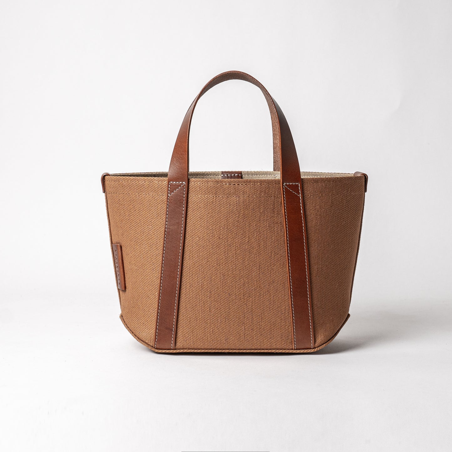 <2サイズ>レザーハンドル 倉敷の綿麻帆布とヌメ革で仕立てた 丈夫で軽量なトート<キャメル camel>