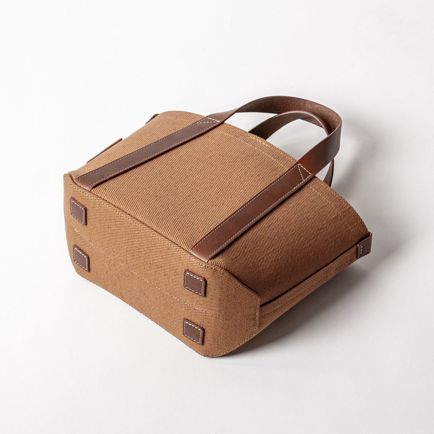 <2サイズ>レザーハンドル 倉敷の綿麻帆布とヌメ革で仕立てた 丈夫で軽量なトート<キャメル camel>