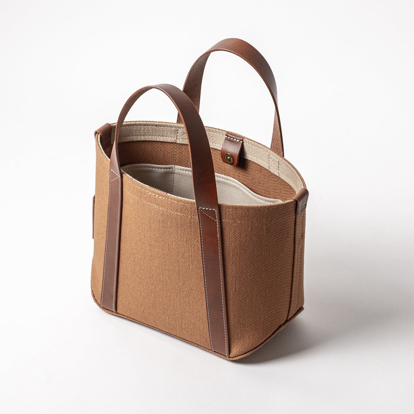 <2サイズ>レザーハンドル 倉敷の綿麻帆布とヌメ革で仕立てた 丈夫で軽量なトート<キャメル camel>
