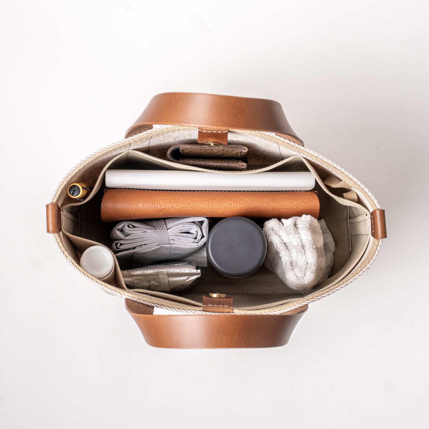 <2サイズ>レザーハンドル 倉敷の綿麻帆布とヌメ革で仕立てた 丈夫で軽量なトート <生成り ecru>