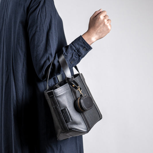 イタリア製レザーで仕立てた軽くて丈夫なトートS <ブラック black>