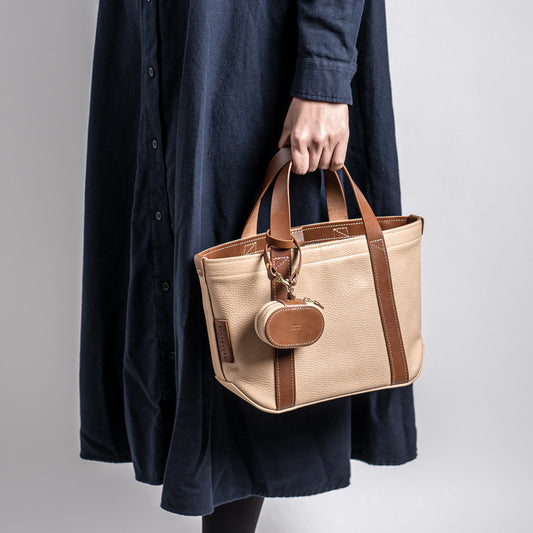 イタリア製レザーで仕立てた軽くて丈夫なトートS <ベージュ beige>