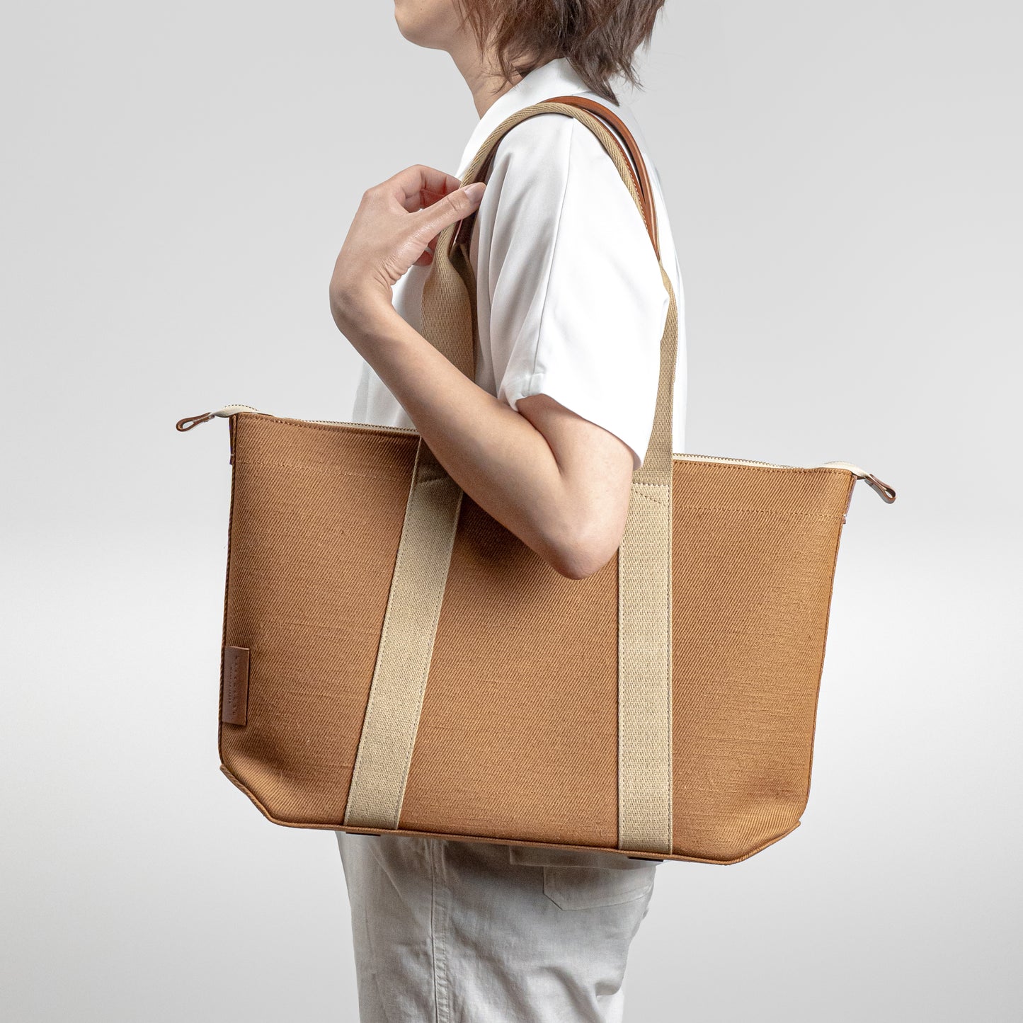 倉敷の綿麻帆布とヌメ革で仕立てた 丈夫で軽量なトートA4 <キャメル camel>