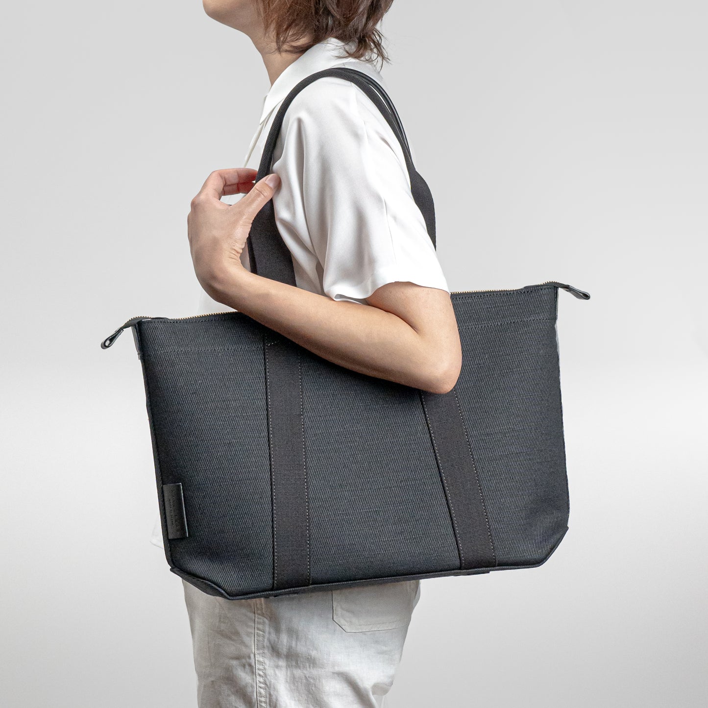 倉敷の綿麻帆布とヌメ革で仕立てた 丈夫で軽量なトートA4 <ブラック black>