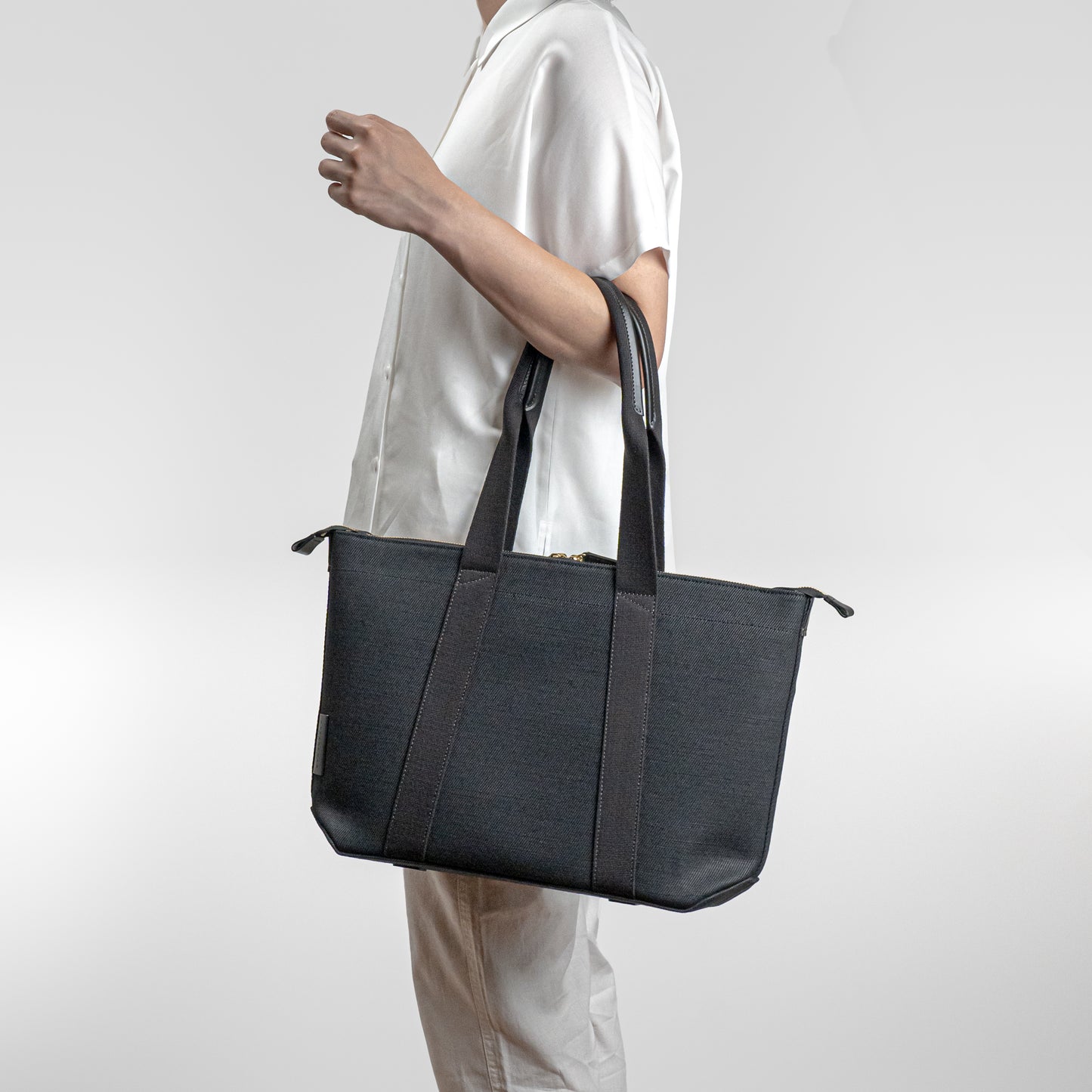 倉敷の綿麻帆布とヌメ革で仕立てた 丈夫で軽量なトートA4 <ブラック black>