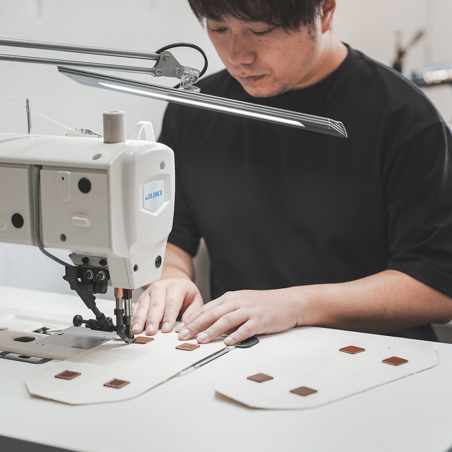 倉敷の綿麻帆布とヌメ革で仕立てた 丈夫で軽量なトートS <生成り ecru>