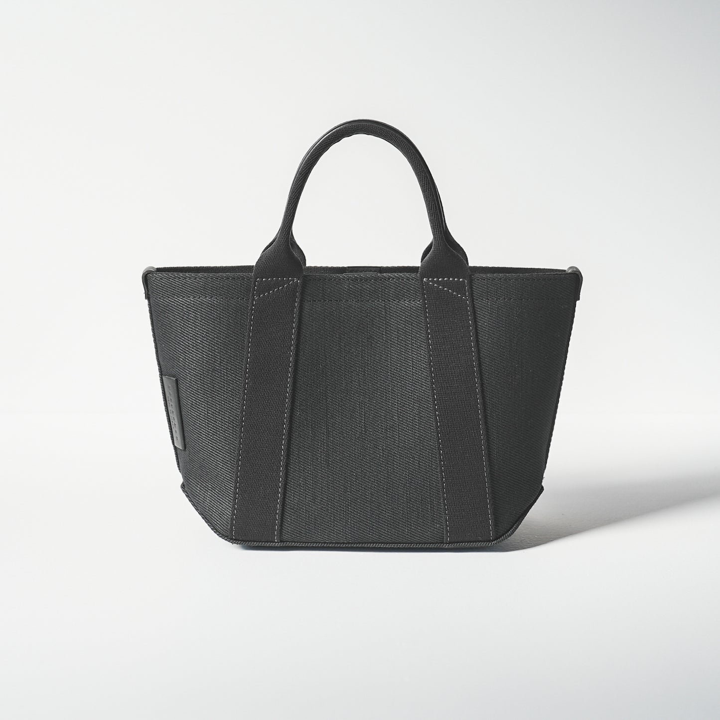 倉敷の綿麻帆布とヌメ革で仕立てた 丈夫で軽量なトートS <ブラック black>