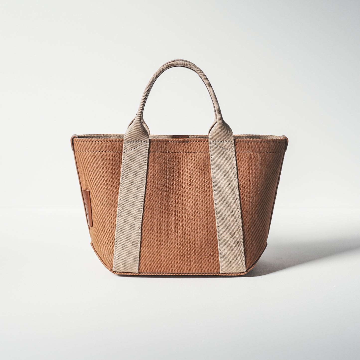 倉敷の綿麻帆布とヌメ革で仕立てた 丈夫で軽量なトートS <キャメル camel>