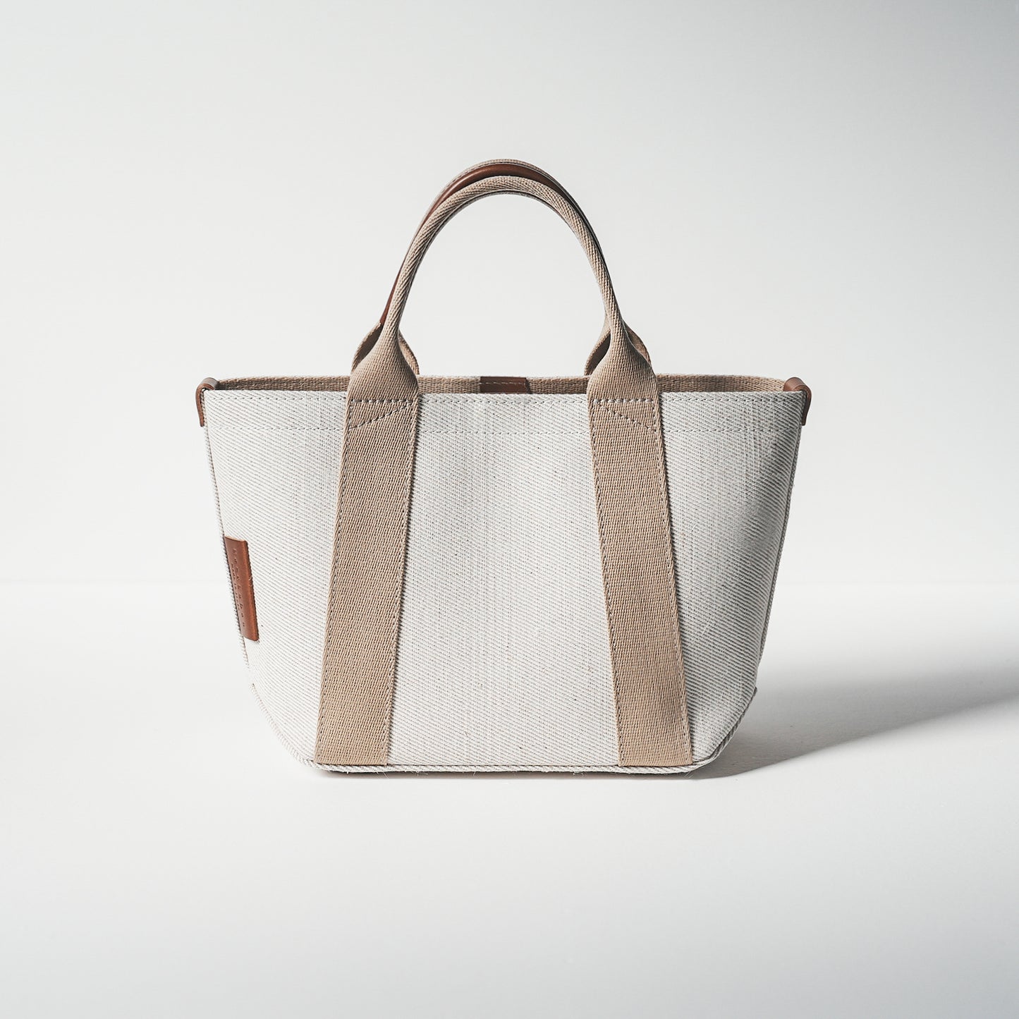倉敷の綿麻帆布とヌメ革で仕立てた 丈夫で軽量なトートS <生成り ecru>