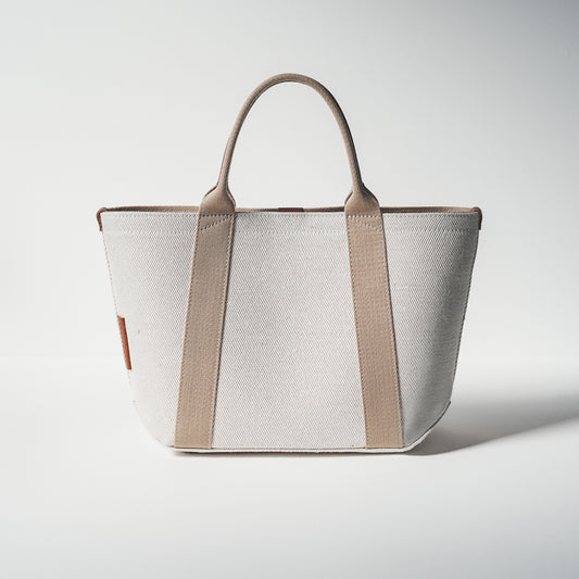 倉敷の綿麻帆布とヌメ革で仕立てた 丈夫で軽量なトートM <生成り ecru>