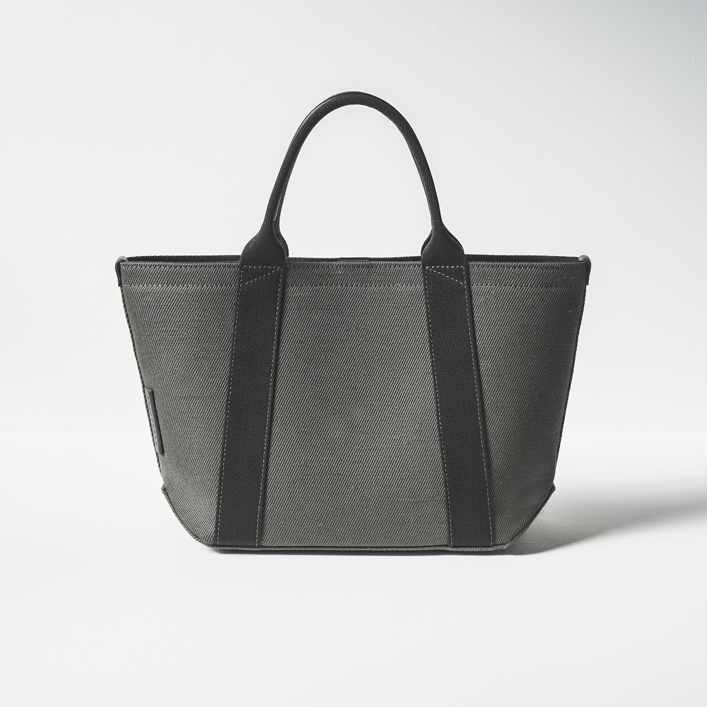 倉敷の綿麻帆布とヌメ革で仕立てた 丈夫で軽量なトートM <カーキ khaki>