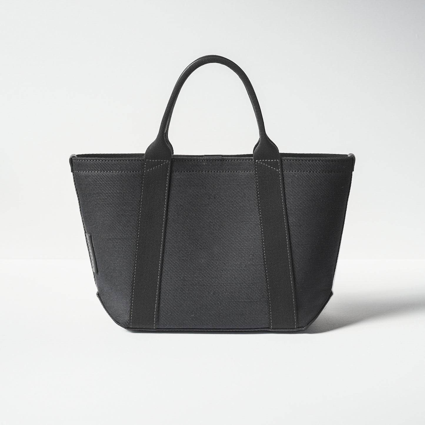 倉敷の綿麻帆布とヌメ革で仕立てた 丈夫で軽量なトートM <ブラック black>