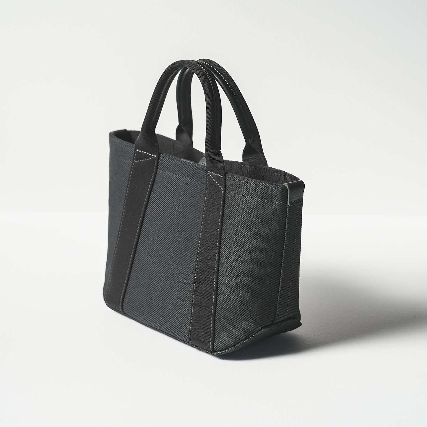 倉敷の綿麻帆布とヌメ革で仕立てた 丈夫で軽量なトートS <ブラック black>