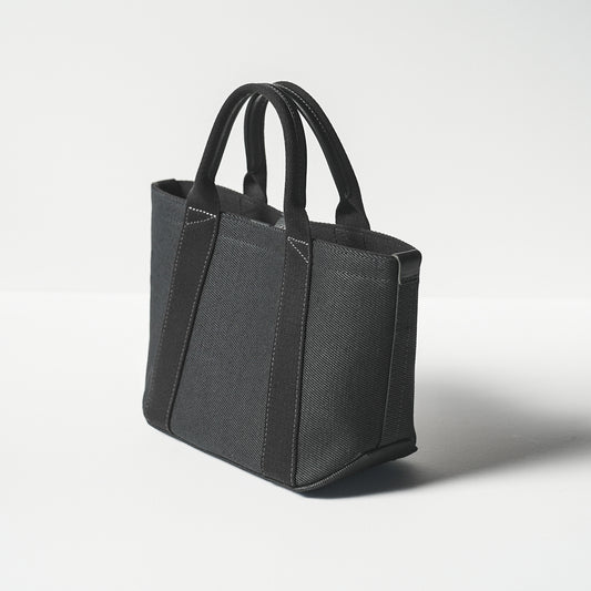 倉敷の綿麻帆布とヌメ革で仕立てた 丈夫で軽量なトートM <ブラック black>