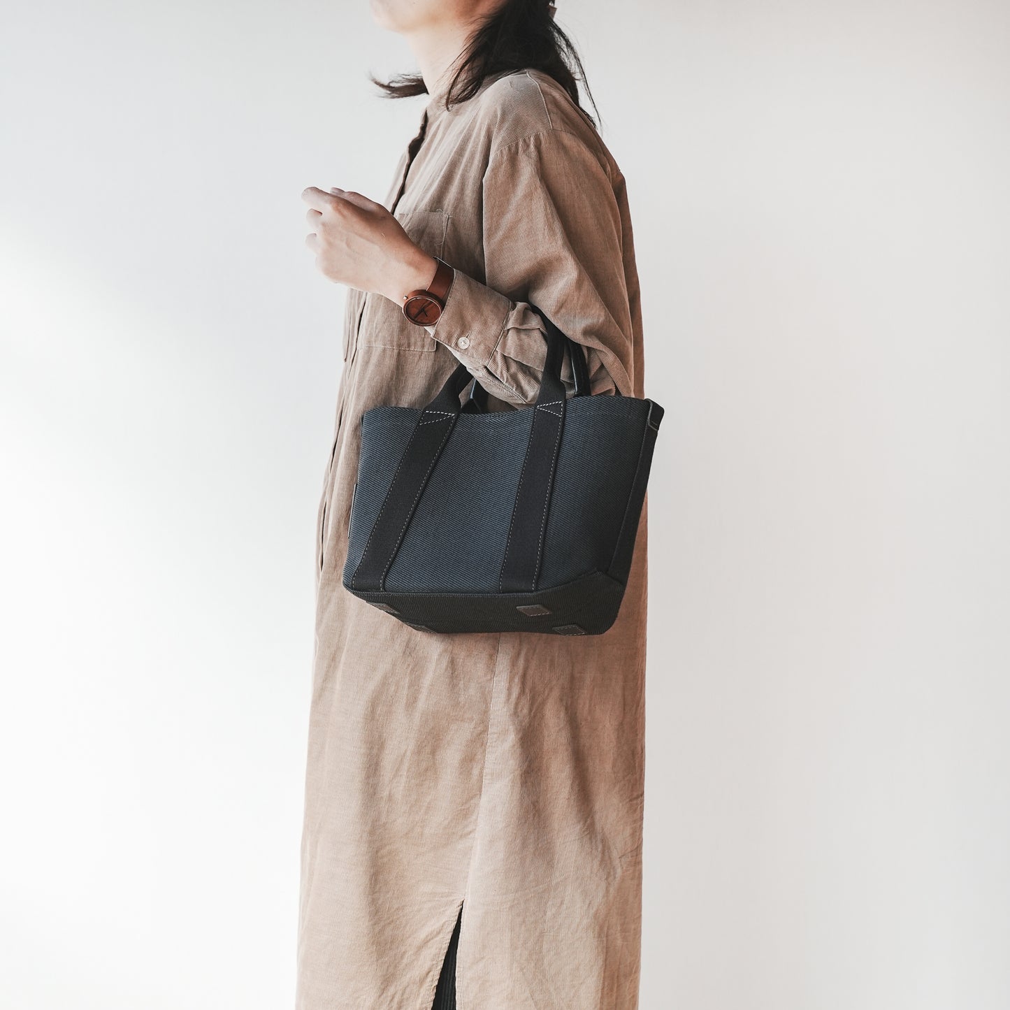 倉敷の綿麻帆布とヌメ革で仕立てた 丈夫で軽量なトートS <ブラック black>