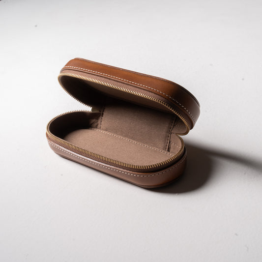 【革の宝箱】大切な眼鏡を守る、凛としたフォルム。イタリア革の立体メガネケース <ブラウン>