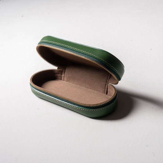 【革の宝箱】大切な眼鏡を守る、凛としたフォルム。イタリア革の立体メガネケース <グリーン>