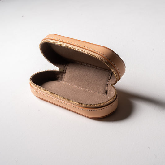 【革の宝箱】大切な眼鏡を守る、凛としたフォルム。イタリア革の立体メガネケース <ヌメ>