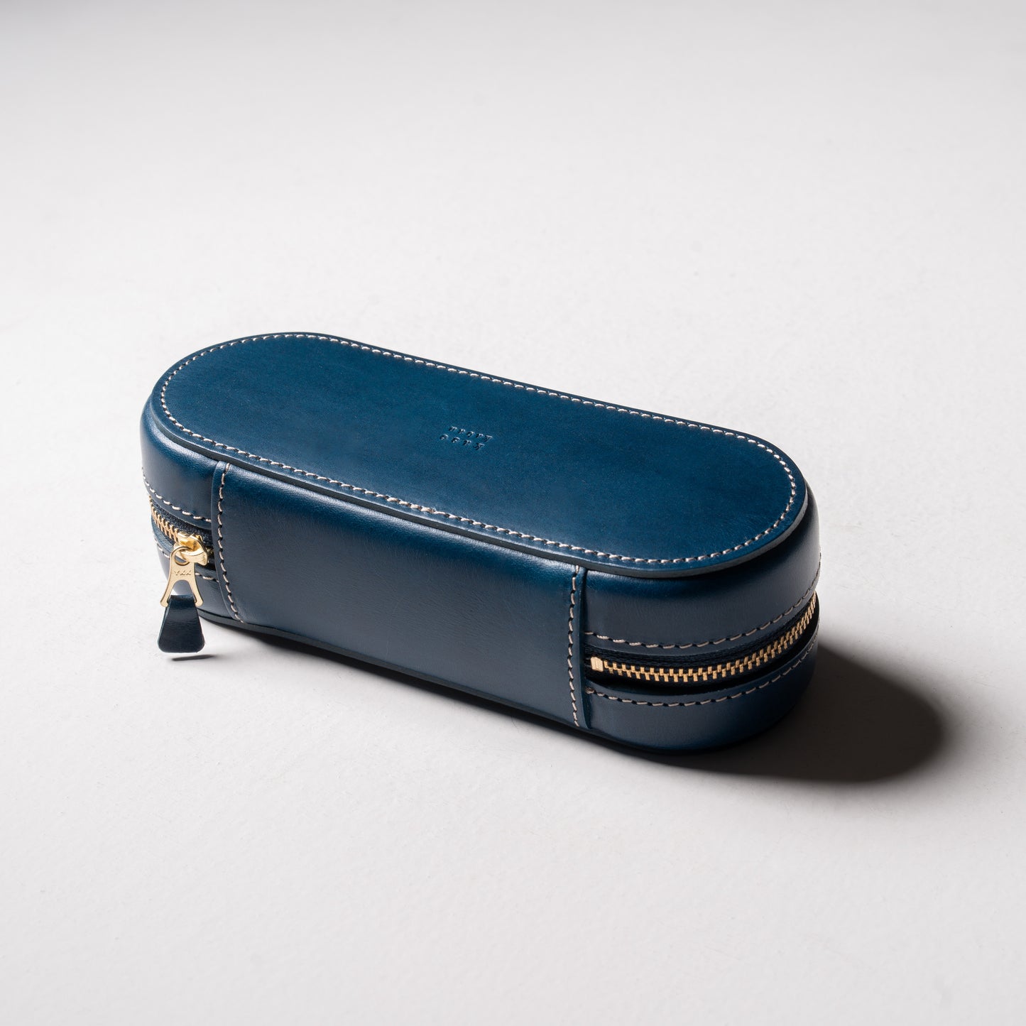 【革の宝箱】大切な眼鏡を守る、凛としたフォルム。イタリア革の立体メガネケース <ブルー>