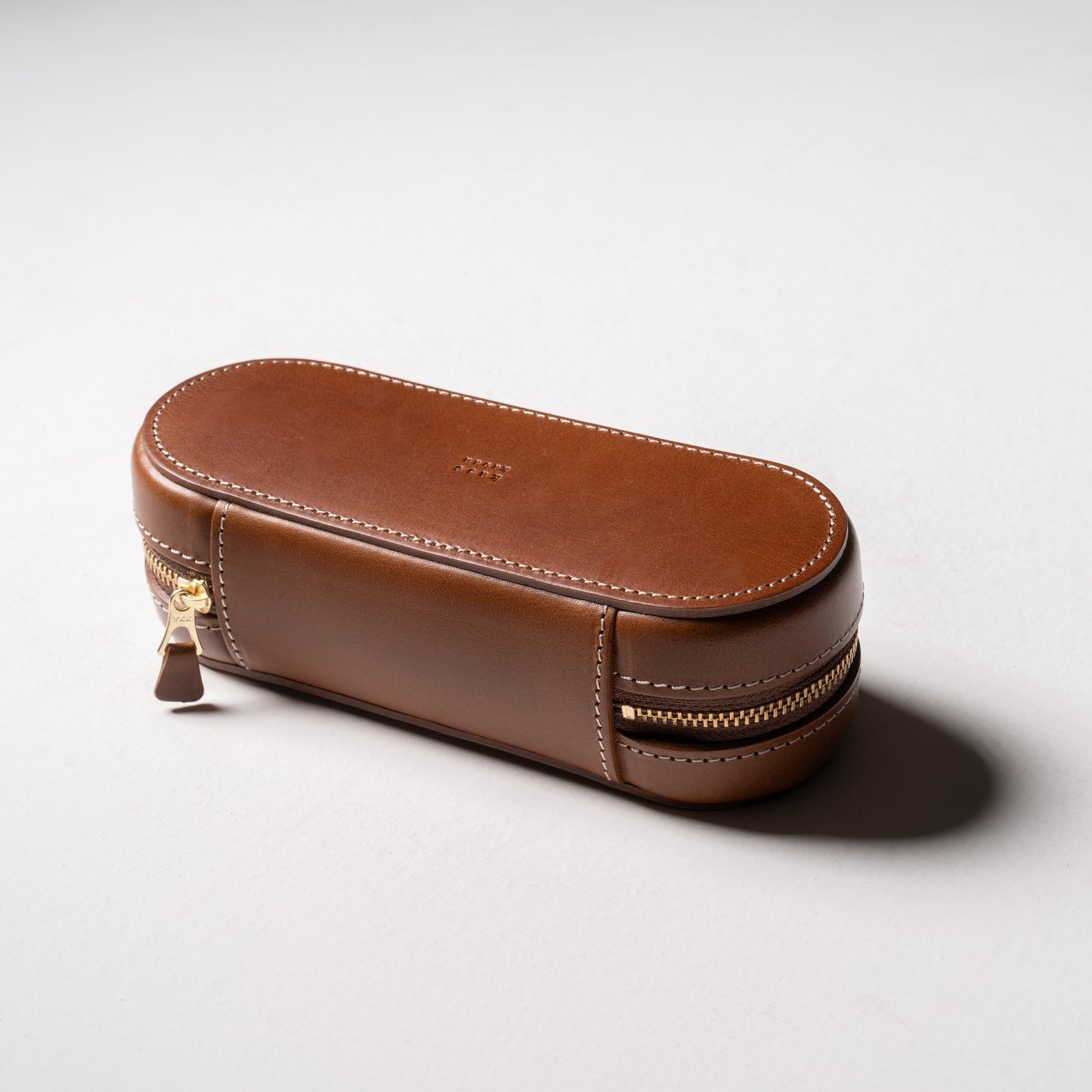 【革の宝箱】大切な眼鏡を守る、凛としたフォルム。イタリア革の立体メガネケース <ブラウン>