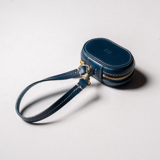 【革の宝箱】手のひらに収まる、優しい丸み。AirPodsが入る本革ミニケース < ブルー>