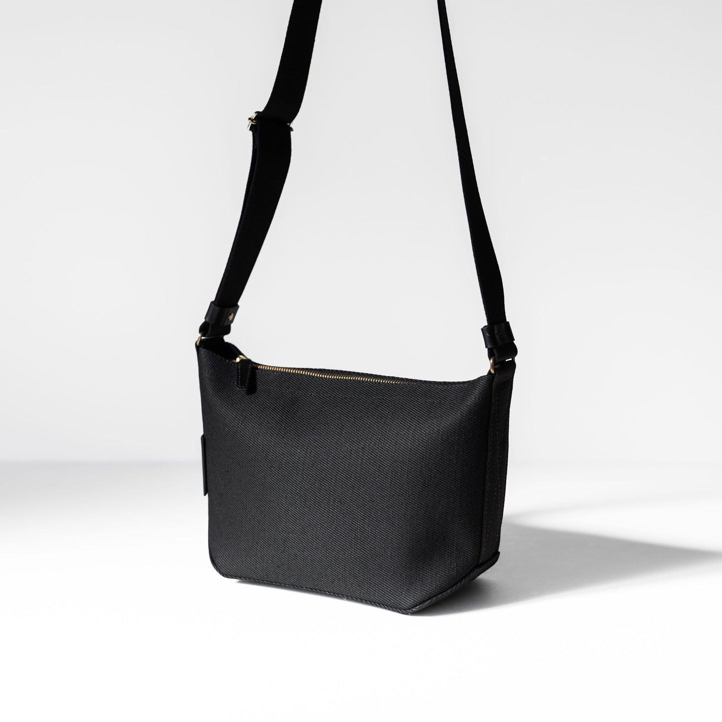 綿麻帆布のショルダーバッグS <ブラック black>